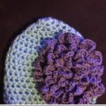 crochet hat, crochet hat with flower, how to crochet a hat, how to crochet a flower, free crochet, free crochet pattern