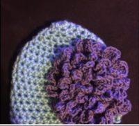 crochet hat, crochet hat with flower, how to crochet a hat, how to crochet a flower, free crochet, free crochet pattern