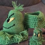 grinch, grinch slippers, grinch inspired crochet slippers, crochet slippers, how to crochet slippers