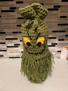 grinch, the grinch who stole Christmas, crochet patterns, grinch crochet pattern, grinch gift bag pattern, crochet wine bottle bag, crochet gift bag, crochet wine bag, crochet wine bottle gift bag