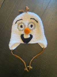 olaf, olaf hat, crochet olaf hat, how to crochet a hat, kids hat, kids winter hat, crochet winter hat tutorial, hat with ear flaps pattern, beanie pattern, toque pattern