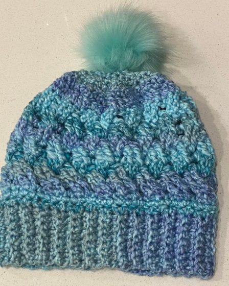 crochet hat, crochet hat pattern, crochet celtic weave stitch pattern, crochet celtic weave hat, crochet celtic weave stitch hat, crochet toque, crochet toque pattern, how to crochet a toque, how to crochet a hat, crochet beanie hat, crochet beanie, crochet beanie with pompom