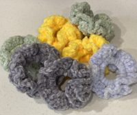 scrunchies, velvet scrunchies, diy scrunchies, crochet scrunchies, ruffle hair accesories, diy hair accessories, hair accessories, how to make a scrunchie