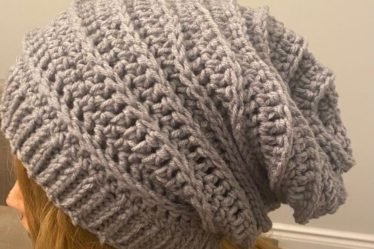 crochet hat, crochet hat pattern, crochet slouchy hat pattern, how to crochet a slouchy hat for beginners, crochet slouchy beanie