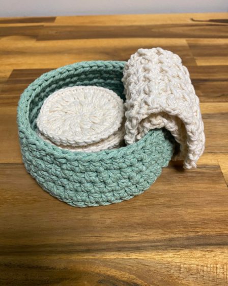 crochet pattern, crochet basket, crochet wash cloth, crochet scrubbies, crochet face scrubbies, crochet face scrubby, puff stitch, crochet wash cloth, crochet basket, crochet bathroom accessories, crochet home decor