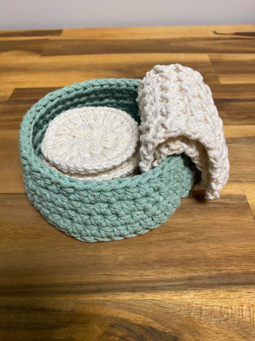 crochet pattern, crochet basket, crochet wash cloth, crochet scrubbies, crochet face scrubbies, crochet face scrubby, puff stitch, crochet wash cloth, crochet basket, crochet bathroom accessories, crochet home decor