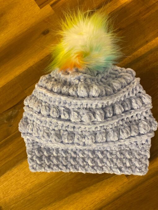 crochet hat pattern, crochet velvet soft pattern, crochet beanie pattern, crochet beanie hat with pompom, crochet bobble stitch pattern, crochet moss stitch pattern