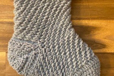 crochet stocking, how to crochet a stocking, easy crochet stocking pattern