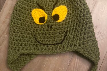 crochet, crochet hat, crochet grinch hat, grinch hat, grinch, Christmas crochet patterns, the grinch who stole Christmas