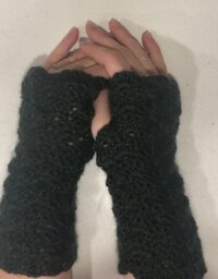 fingerless gloves, crochet fingerless gloves, crochet fingerless gloves pattern, shell stitch, shell stitch pattern, shell stitch crochet pattern