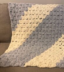 Crochet chunky blanket pattern made with super bulky yarn, featuring a soft textured stitch design. Cozy handmade throw blanket crochet project with step-by-step instructions