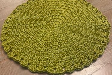 round crochet placemat, how to crochet a round placemat, crochet placemat pattern, round placemat pattern for beginners