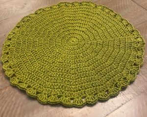 round crochet placemat, how to crochet a round placemat, crochet placemat pattern, round placemat pattern for beginners