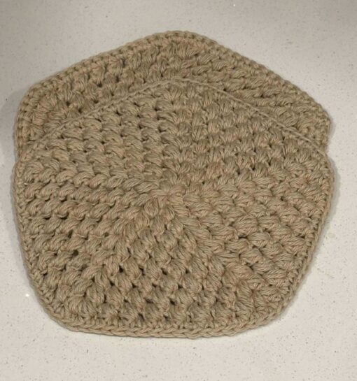 crochet hot pad, how to crochet a hot pad, trivet, crochet trivet pattern, home decor, crochet decor, crochet home, free crochet pattern, free crochet hot pad pattern, free crochet trivet pattern, easy crochet kitchen accessories pattern,