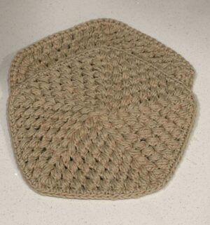 crochet hot pad, how to crochet a hot pad, trivet, crochet trivet pattern, home decor, crochet decor, crochet home, free crochet pattern, free crochet hot pad pattern, free crochet trivet pattern, easy crochet kitchen accessories pattern,