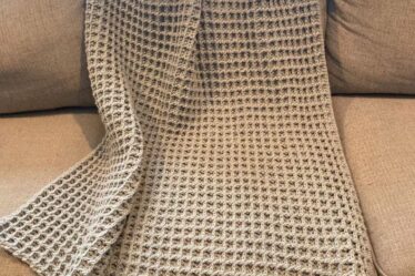 crochet, crochet blanket pattern, crochet waffle stitch blanket pattern, crochet throw blanket, how to crochet a waffle stitch throw blanket, throw blanket pattern, crochet waffle stitch blanket pattern easy for beginners,