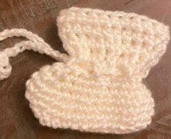 crochet baby booties pattern