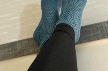 crochet, crochet pattern, crochet tutorial, free crochet patterns, how to crochet socks, crochet sock pattern, easy crochet sock pattern, beginner crochet sock pattern, crochet sock pattern from the toe up, toe up crochet sock pattern