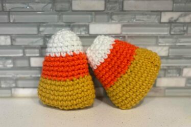 candy corn, crochet candy corn, how to crochet candy corn, halloween, crochet halloween, crochet halloween pattern,