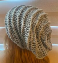 crochet slouchy beanie, slouchy beanie pattern, how to crochet a slouchy beanie for beginners, 