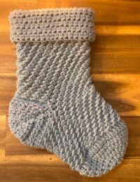 crochet Christmas stockings, how to crochet Christmas stockings, DIY Christmas stockings, Christmas decor, how to make Christmas stockings easy for beginners, free crochet Christmas stocking pattern, mini Christmas stockings, large Christmas stockings easy Christmas stocking pattern