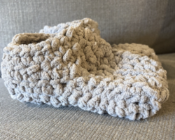 crochet, crochet slippers, free crochet slippers patter, easy crochet slippers patter, quick and easy crochet slippers