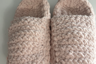 crochet slippers pattern with video tutorial available in right hand and left hand. Pattern features slip on slippers with extra double cushioned soles for added support and comfort. Sizes are womens shoe size 6-11 all featured as their own separate patterns for ease of following for absolute beginners.