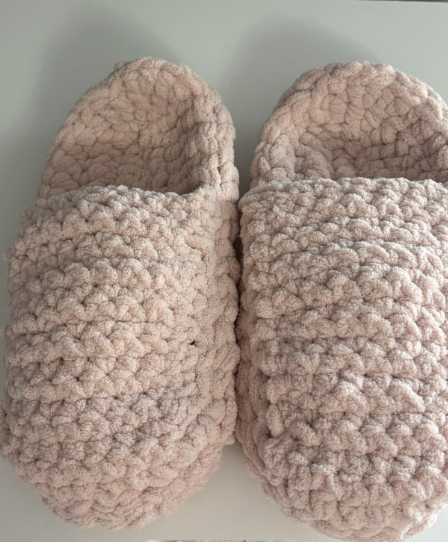 crochet slippers pattern with video tutorial available in right hand and left hand. Pattern features slip on slippers with extra double cushioned soles for added support and comfort. Sizes are womens shoe size 6-11 all featured as their own separate patterns for ease of following for absolute beginners.