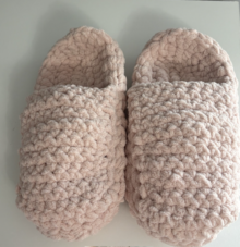 crochet slippers pattern with video tutorial available in right hand and left hand. Pattern features slip on slippers with extra double cushioned soles for added support and comfort. Sizes are womens shoe size 6-11 all featured as their own separate patterns for ease of following for absolute beginners.